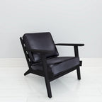 Fauteuil d'appoint, bois de manguier massif artisanal, cuir de buffle pleine fleur, mousse haute densité, milieu du siècle moderne