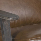 Fauteuil d'appoint, bois de manguier massif artisanal, cuir de buffle pleine fleur, mousse haute densité, milieu du siècle moderne