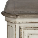 Commode 5 tiroirs, style traditionnel européen, finition blanc antique ou bisque vieilli, tiroir doublé de cèdre, L 96,5 cm