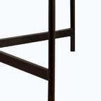 Table basse ronde au design moderne avec piètement en métal croisé